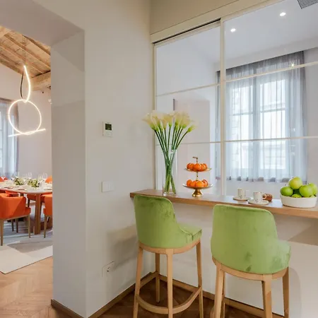 Victory Penthouse Contemporary 3 Bedroom * Lucca